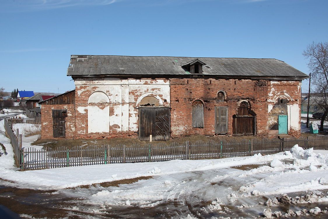 Церковь Николая Чудотворца и Екатерины, Терсюкское (Шатровский район, Курганская область). фасады, Вид с балкона школьного спортзала