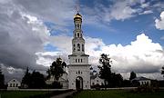 Колокольня храмового комплекса (новая), Вид на храмовый комплекс со стороны трассы Санкт-Петербург - Москва<br>, Завидово, Конаковский район, Тверская область