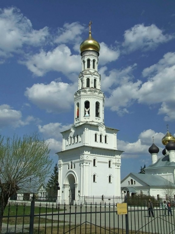 Завидово. Ансамбль Успенской и Троицкой церквей. Колокольня (новая). фасады