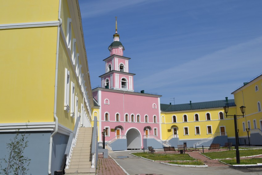 Якутск. Домовая церковь Иннокентия, митрополита Московского при духовной семинарии. фасады, Фото Людмилы Васильковой