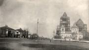Церковь Преображения Господня (старая), Строительство новой Спасской церкви (1905), на переднем плане старая Спасо-Преображенская церковь (1790). Фото 1905 г.<br>, Ахтырка, Ахтырский район, Украина, Сумская область