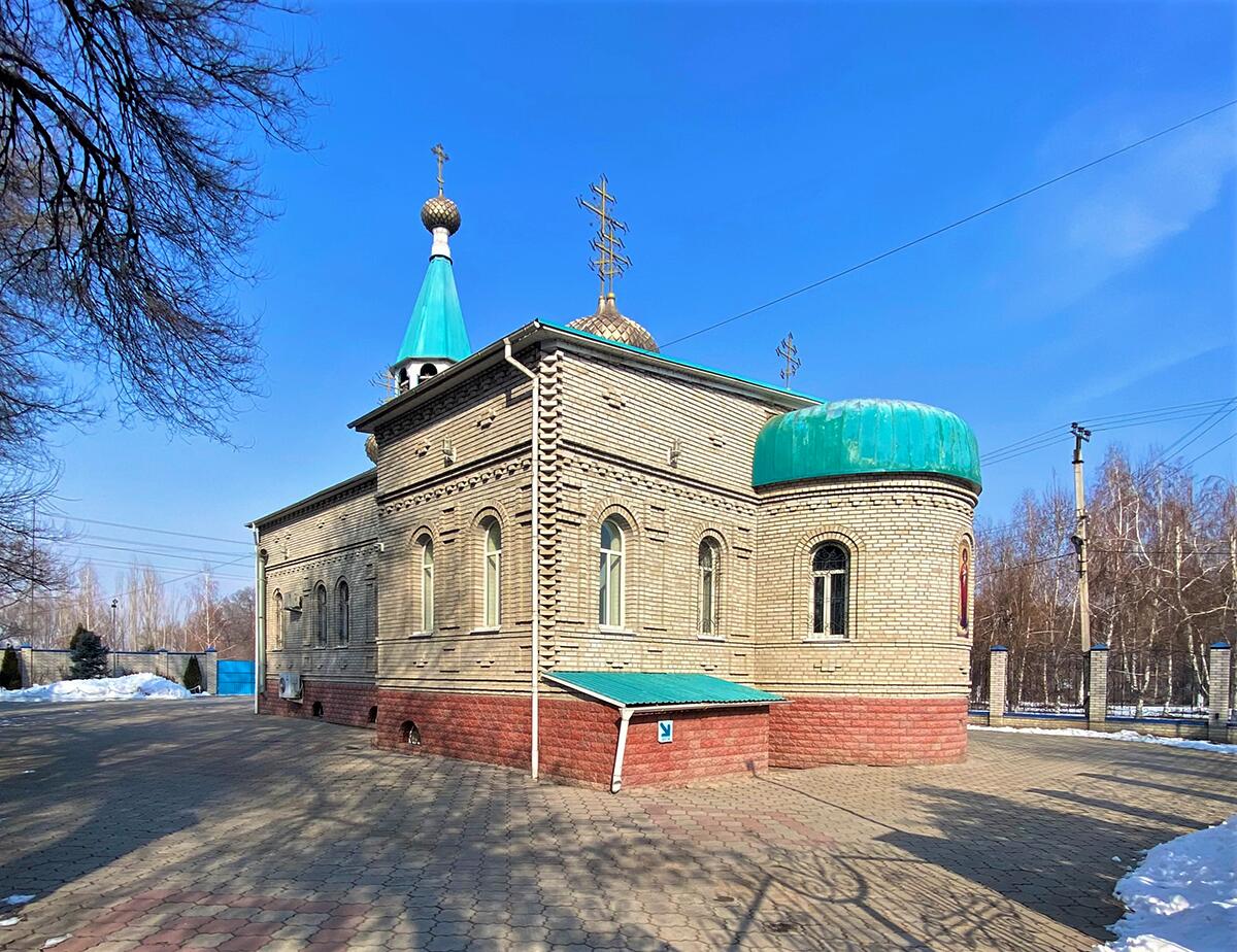 Церковь Рождества Пресвятой Богородицы, Ленинское (Кыргызстан, Прочие страны). фасады, Вид с юга от церковных ворот