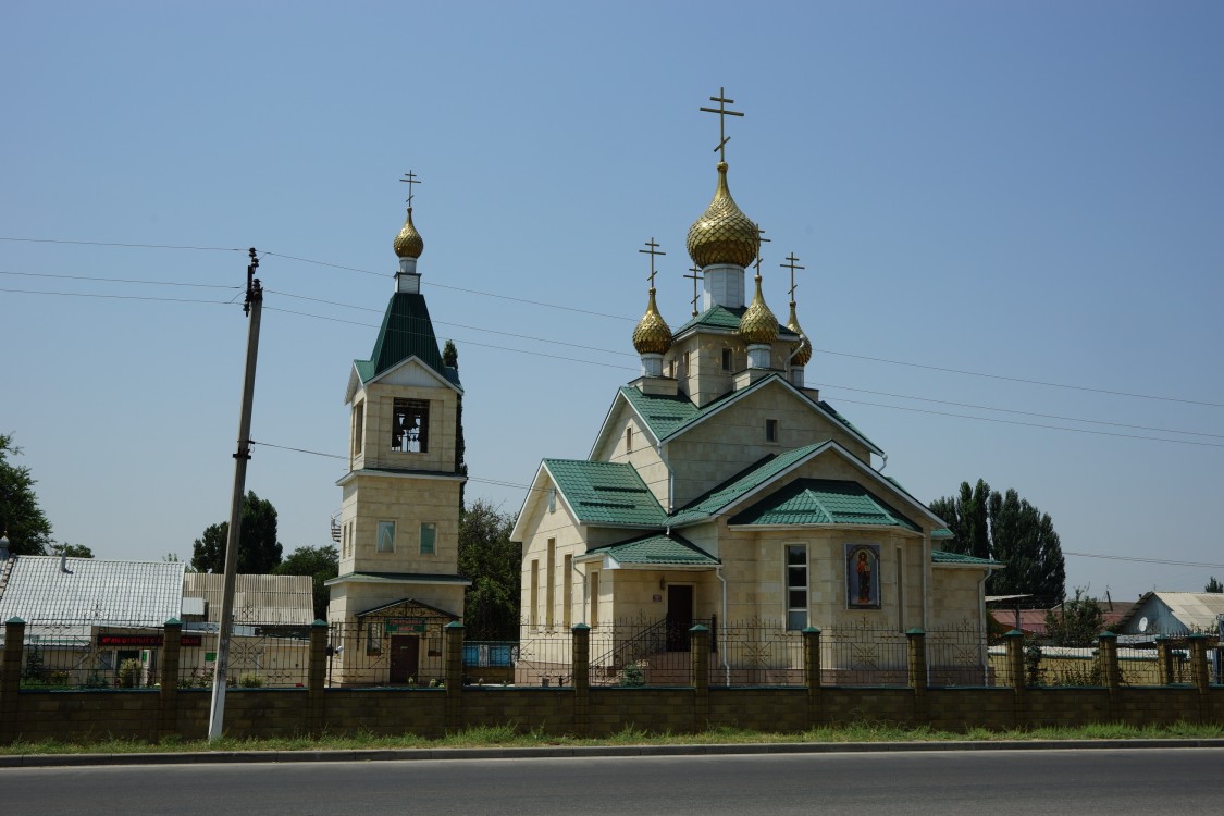 Манас. Церковь Иоанна Кронштадтского. общий вид в ландшафте