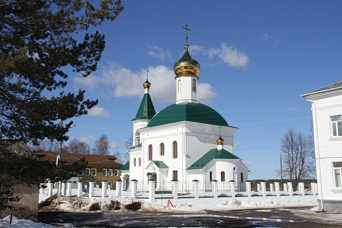 Церковь Троицы Живоначальной на Сухоне, Шуйское (Междуреченский район, Вологодская область). фасады, Вид со двора церкви