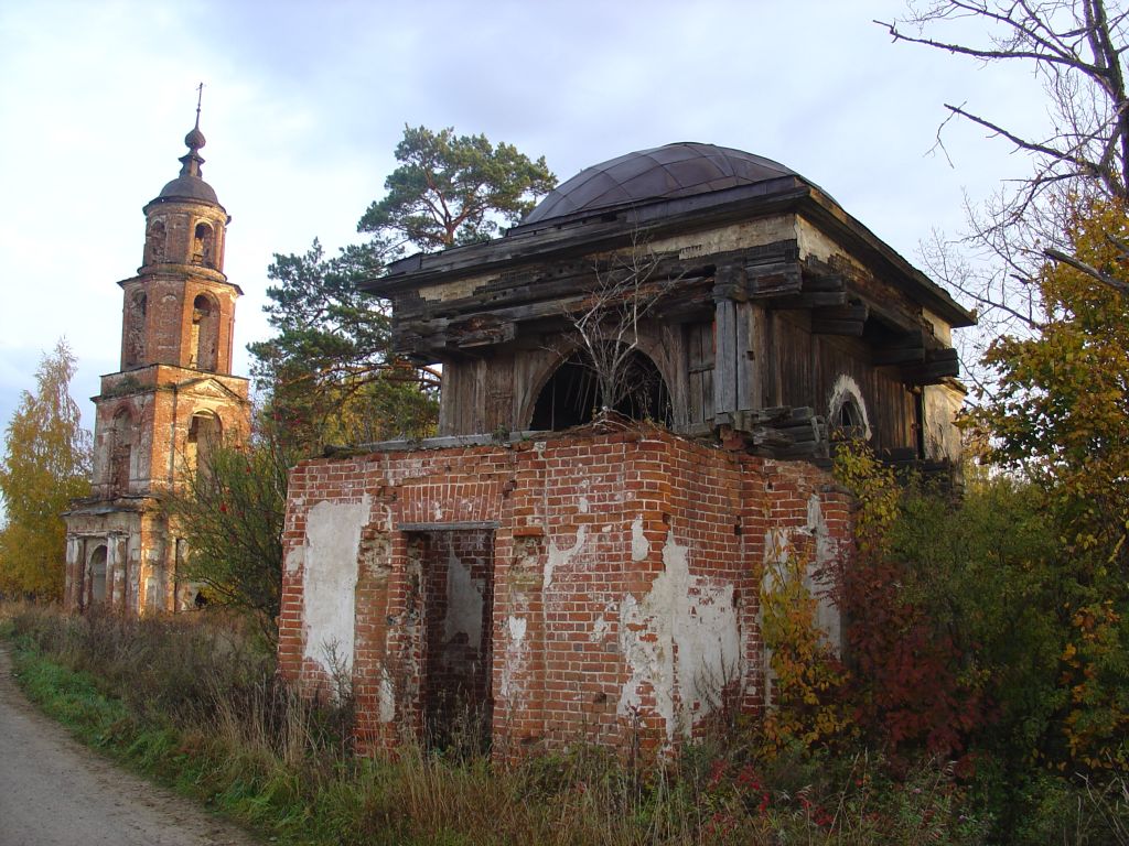 Троицкий женский монастырь. Церковь Троицы Живоначальной, Сумароково (Сусанинский район, Костромская область). общий вид в ландшафте