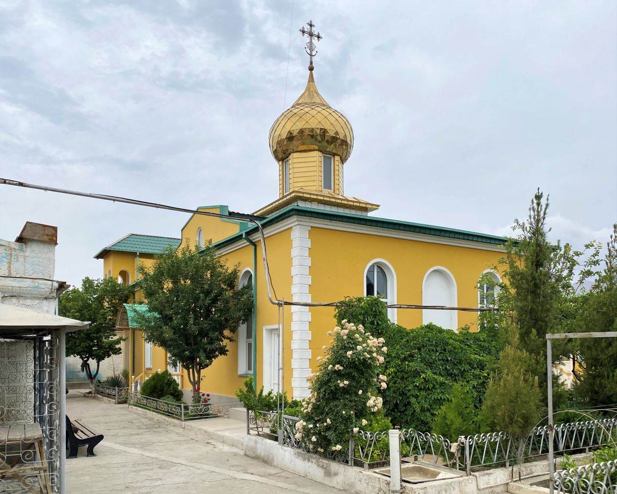 Церковь Марии Магдалины (новая), Худжанд (Таджикистан, Прочие страны). фасады, Вид из церковных форот