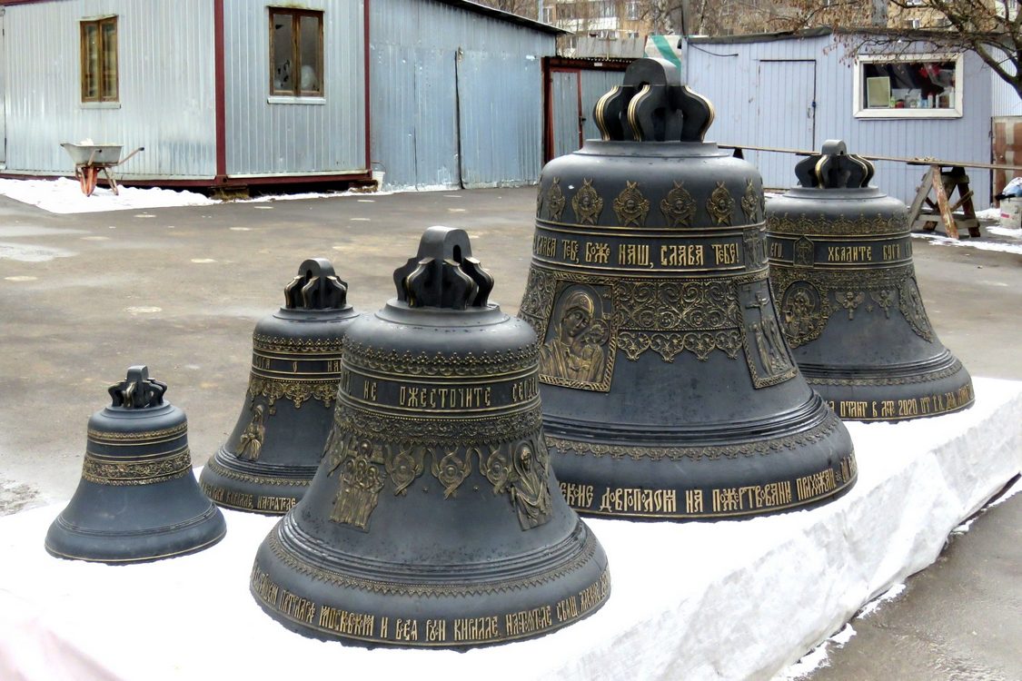 Церковь Ермогена, Патриарха Московского в Гольянове, Гольяново (Восточный административный округ (ВАО), г. Москва). архитектурные детали, Колокола для храма