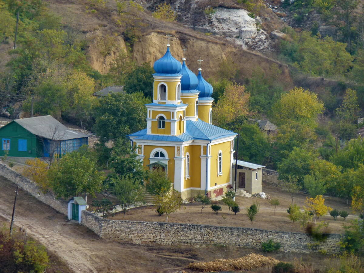Церковь Преображения Господня, Требужены (Оргеевский район, Молдова). фасады