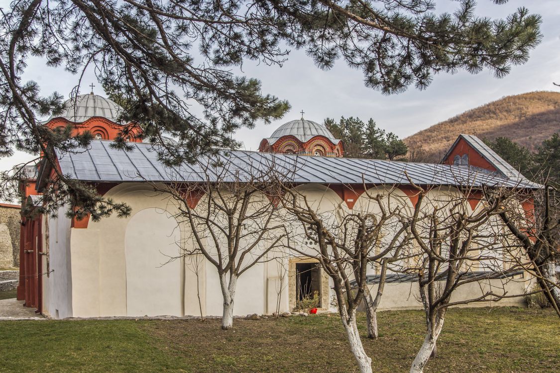 Печ. Печский патриарший монастырь. фасады, нартекс