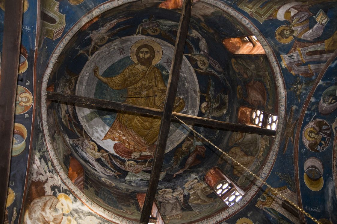 Печский патриарший монастырь. Церковь Димитрия Солунского, Печ (АК Косово и Метохия, Косовский округ, Сербия). интерьер и убранство
