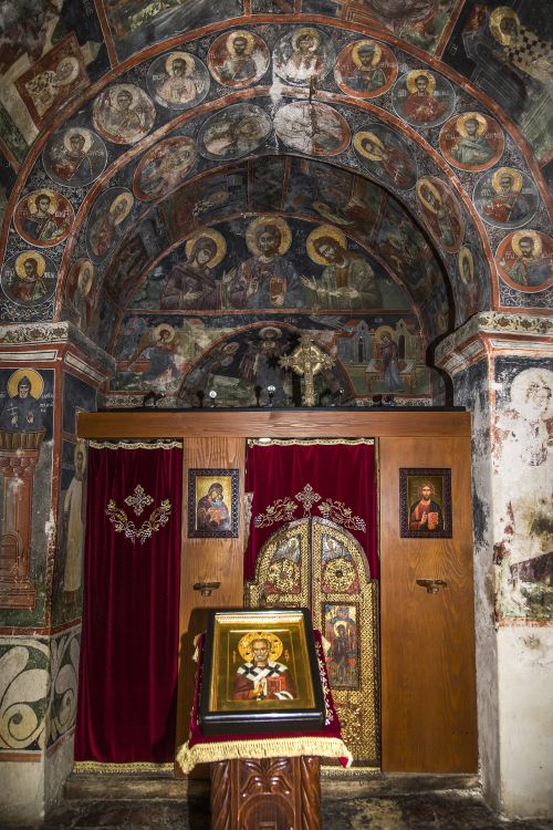 Печский патриарший монастырь. Церковь Николая Чудотворца, Печ (АК Косово и Метохия, Косовский округ, Сербия). интерьер и убранство
