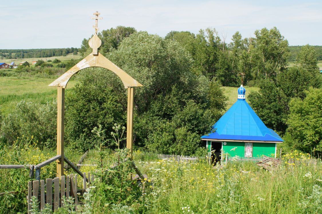 Часовня Покрова Пресвятой Богородицы с купальней на святом источнике, Новомихайловка (Фёдоровский район, Республика Башкортостан). общий вид в ландшафте