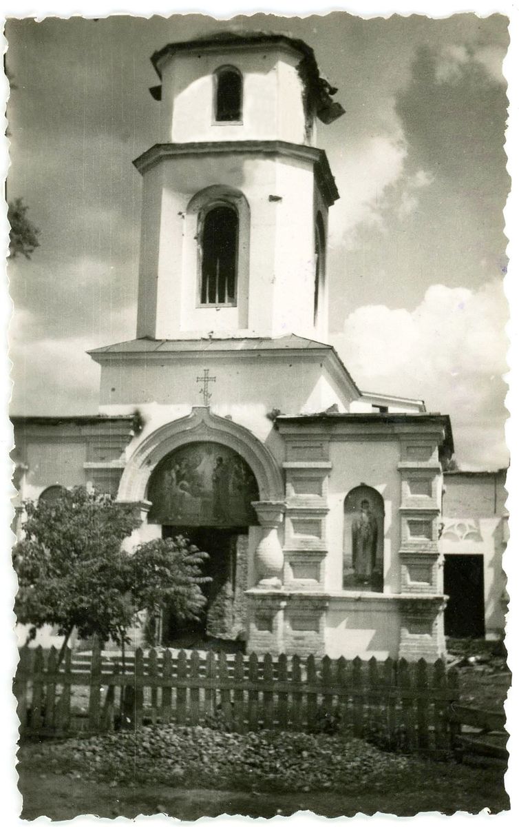 Западный фасад. Фото 1941 г. с аукциона e-bay.de, архивная фотография. Церковь Успения Пресвятой Богородицы, Птичья (Дубенский район, Украина, Ровненская область)