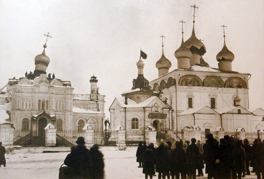 Вязники. Церковь Николая Чудотворца (новая). архивная фотография, Сброс центрального купола Николаевской церкви.