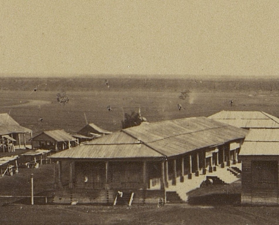 Часовня Креста Господня, Тара (Тарский район, Омская область). архивная фотография, Вид на Базарную площадь Тары, 1886-88 г.г. Фрагмент. Купол часовни можно разглядеть в центре фотографии. Автор: Ф.С. Лахмайер. Скан оригинала из Научного архива Русского географического общества