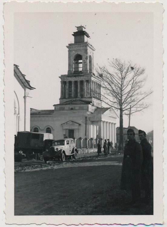 Фатеж. Церковь Покрова Пресвятой Богородицы. архивная фотография, Слева виден фрагмент Тихвинской церкви. Фото 1942 г. с аукциона e-bay.de