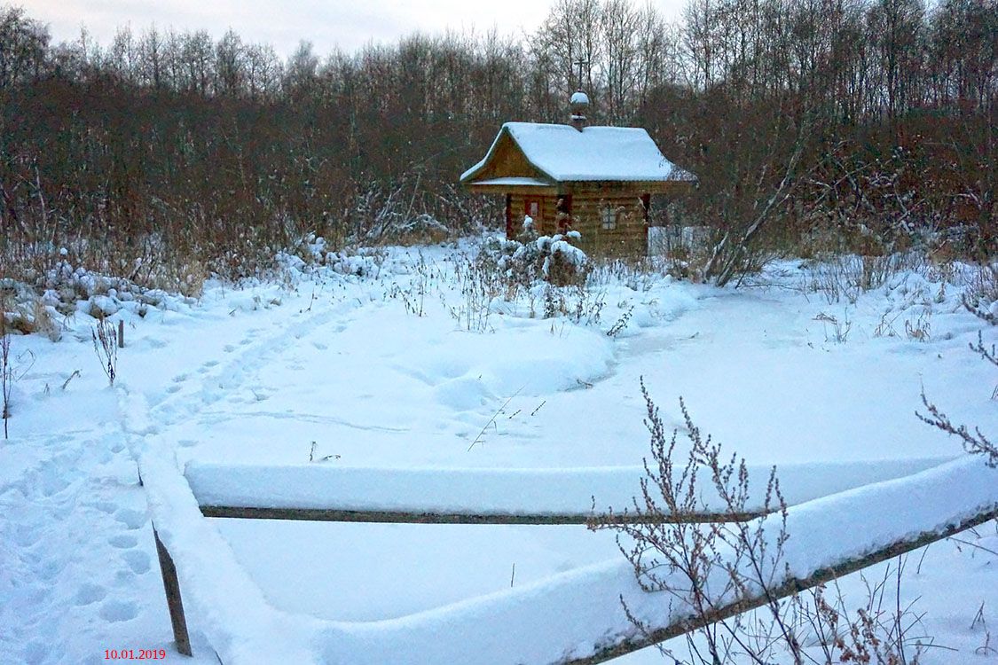 Часовня Новомучеников и исповедников Церкви Русской, Владычня (Лихославльский район, Тверская область). общий вид в ландшафте