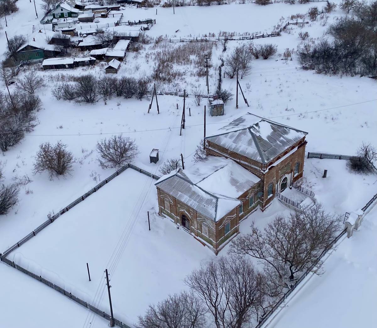Вид с ЮЗ, фасады. Церковь Николая Чудотворца, Блюдцы (Чановский район, Новосибирская область)