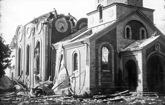 Крылув. Церковь Спаса Преображения. архивная фотография, Начало разборки храма. Частная коллекция. Фото 1938 г.