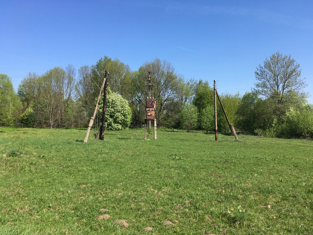 Церковь Покрова Пресвятой Богородицы, Покровское (Знаменский район, Орловская область). дополнительная информация, Храмовое место (вид с южной стороны на кладбище)
