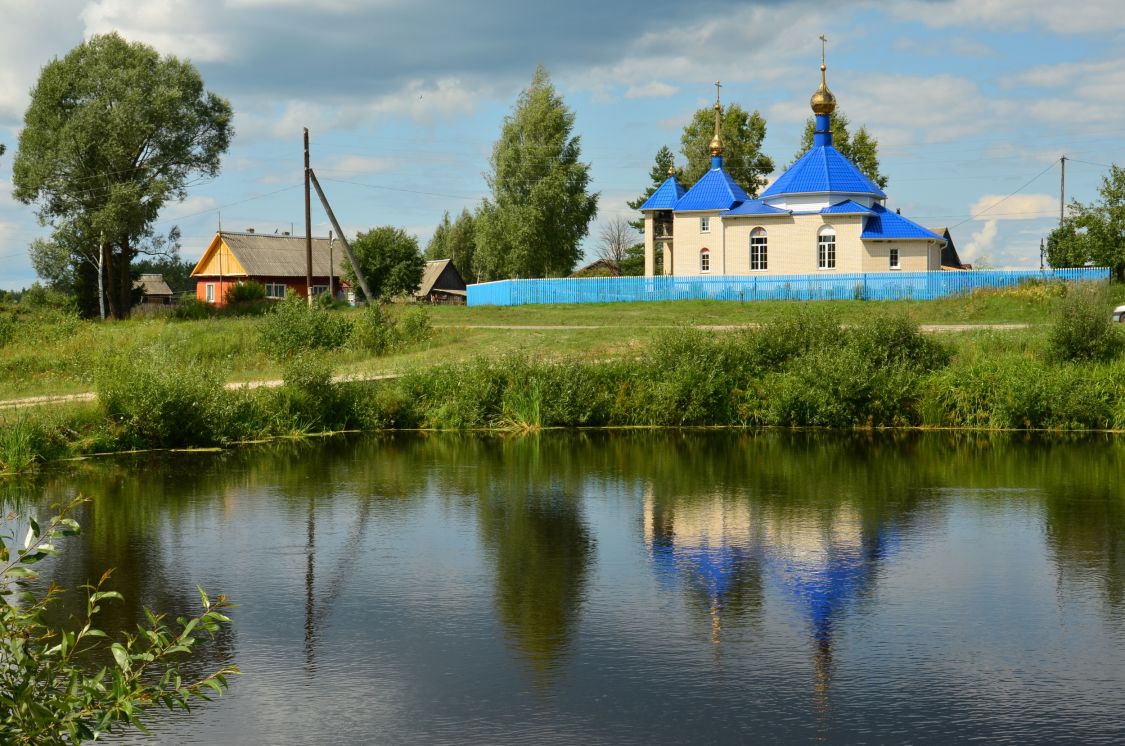 Кудрявец. Церковь Покрова Пресвятой Богородицы. общий вид в ландшафте