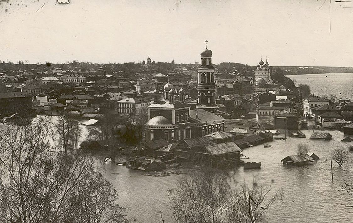 Церковь Николая Чудотворца, Павлово (Павловский район, Нижегородская область). архивная фотография, Фото из ЖЖ humus.livejournal.com
Справа на фото - Воскресенская церковь. На дальнем плане, слева направо, Богоявленская церковь, Сретенская церквь.