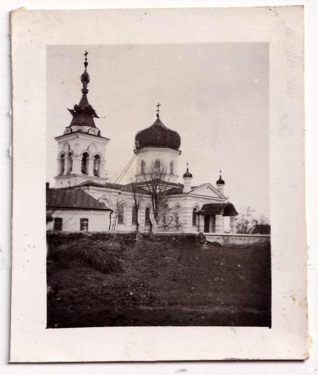 Кривой Рог. Церковь Покрова Пресвятой Богородицы (старая). архивная фотография, Редкий ракурс с юго-западной стороны. Фото 1942 г. с аукциона e-bay.de