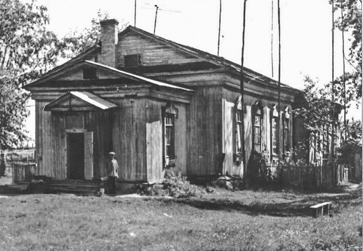 Церковь Рождества Пресвятой Богородицы, Савостьяново (Орехово-Зуевский городской округ, Московская область). архивная фотография, Храм, перестроенный в общежитие. Источник https://savostyanovo.ru/?p=2759
