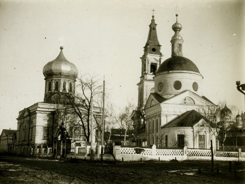 Арзамас. Церковь Богоявления Господня. архивная фотография, Фото 1910-х гг. Богоявленская церковь слева