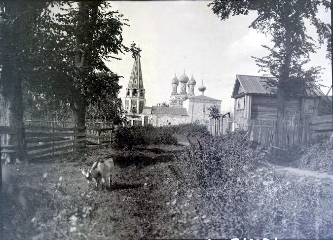 Балахна. Церковь Введения во храм Пресвятой Богородицы. архивная фотография, Введенская и Спасская церкви. Общий вид ансамбля с юга. Фото Рерберга начала ХХ в. из коллекции ГНИМА. (ГК №40631540)