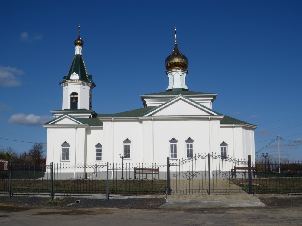 Ивановка. Церковь Троицы Живоначальной. фасады