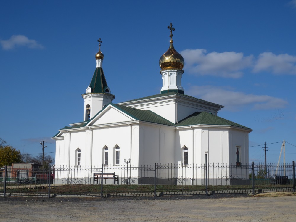 Ивановка. Церковь Троицы Живоначальной. фасады