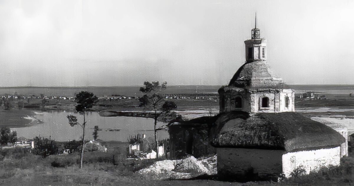Церковь Михаила Архангела, Нижний Карабут (Россошанский район, Воронежская область). архивная фотография, Фото 1940-х гг. Сайт Одноклассники