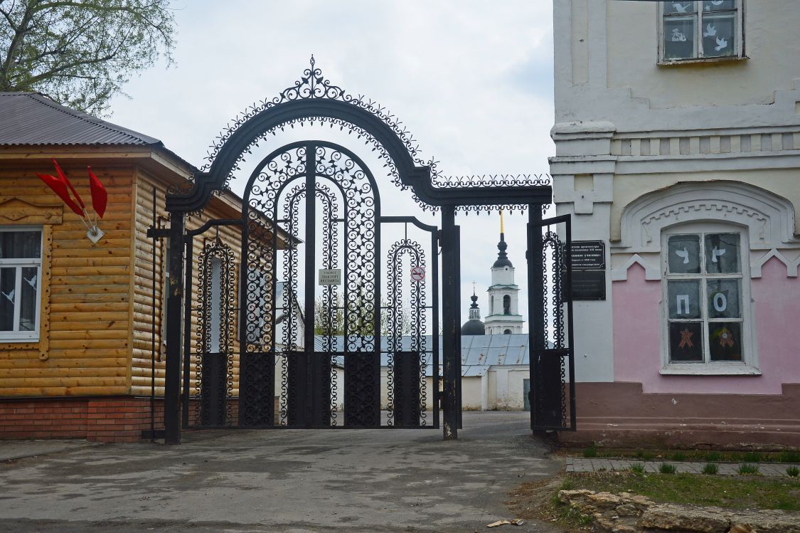 Чаплыгин. Домовая церковь Трёх Святителей при бывшем духовном училище. художественные фотографии