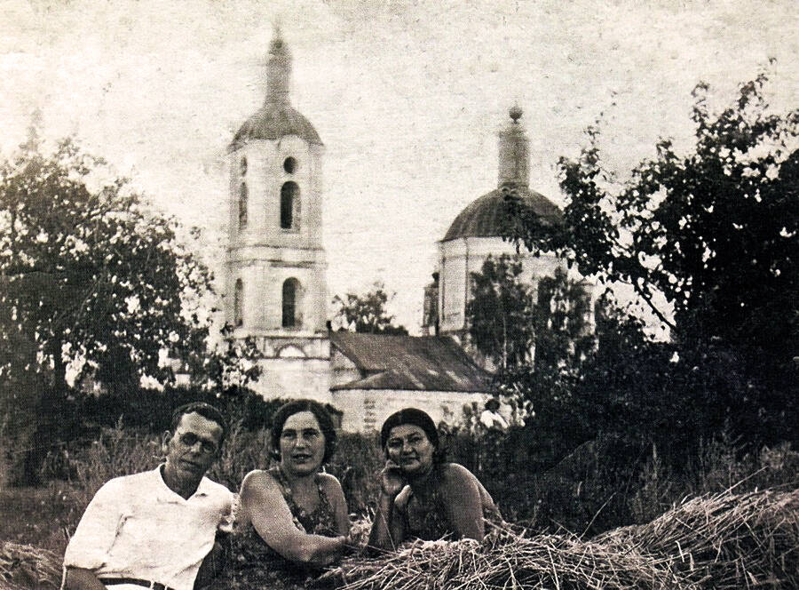 Церковь Покрова Пресвятой Богородицы, Лебедянь (Лебедянский район, Липецкая область). архивная фотография, Фото 1930-х годов из семейного архива жительницы села