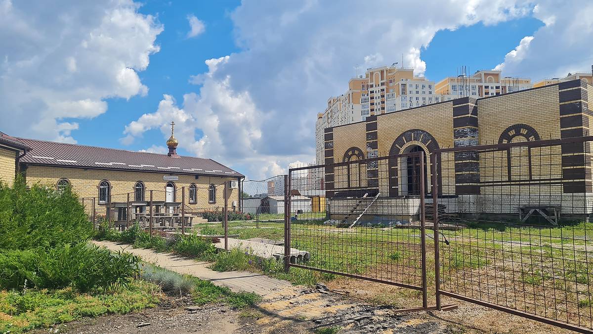 общий вид в ландшафте. Церковь Уара, епископа Липецкого (временная), Липецк (Липецк, город, Липецкая область)