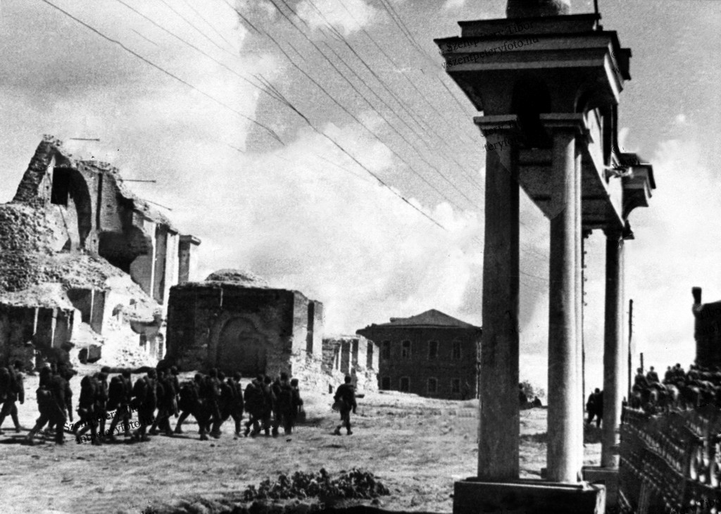 Церковь Казанской иконы Божией Матери и Николая Чудотворца, Старый Оскол (Старый Оскол, город, Белгородская область). архивная фотография, Руины храма. Фото 1942 г. с аукциона e-bay.de