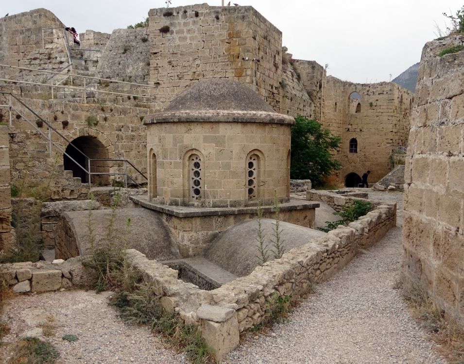 Церковь Георгия Победоносца, Кирения (Гирне (Кирения), Кипр). фасады