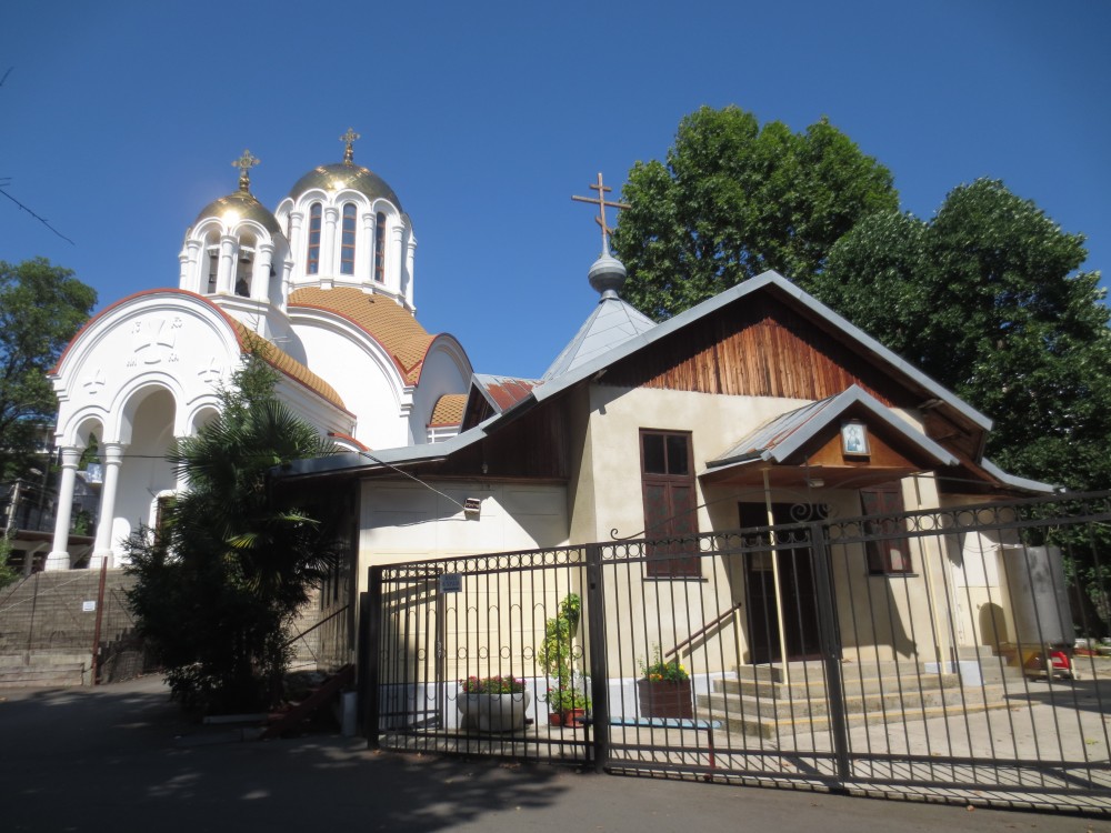 Лоо. Церковь Симона Кананита (временная). фасады