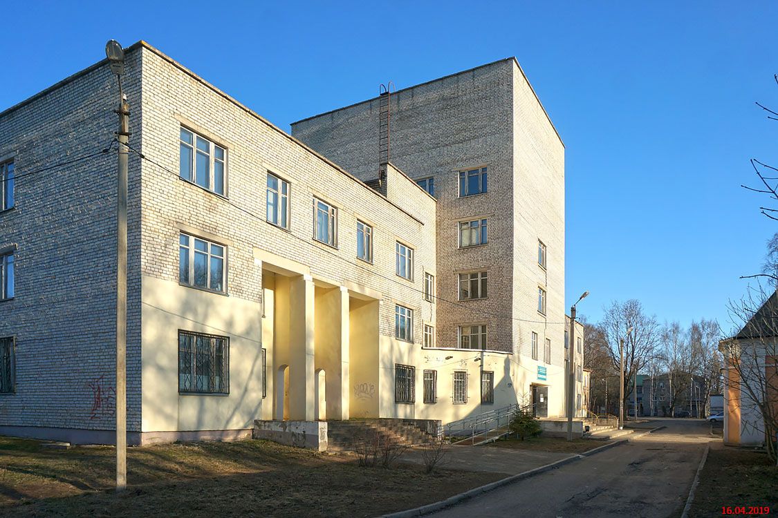 Благовещенский женский монастырь. Собор Благовещения Пресвятой Богородицы, Бежецк (Бежецкий район, Тверская область). дополнительная информация, Здание Центральной районной больницы на месте храма.