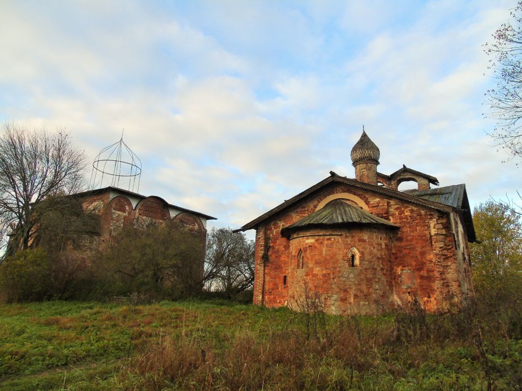 Великий Новгород. Воскресенский монастырь на Мячине. фасады