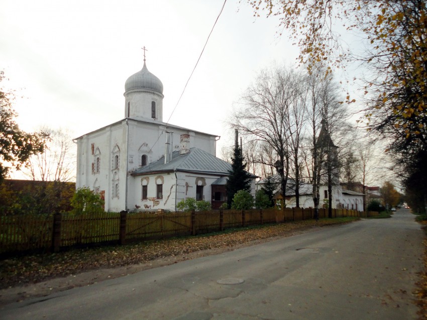 Храмовый комплекс бывшего Богородицкого Михалицкого монастыря, Великий Новгород (Великий Новгород, город, Новгородская область). общий вид в ландшафте