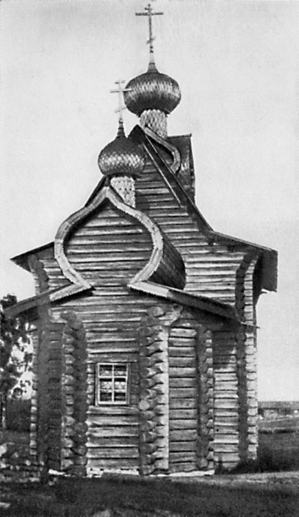 Церковь Преображения Господня (деревянная), Янидор, урочище (Чердынский район, Пермский край). архивная фотография, Янидор. Преображенская церковь. Вид с востока до реставрации. Фото А.Каптикова. В.В. Косточкин «Чердынь. Соликамск. Усолье». Москва, Стройиздат, 1988