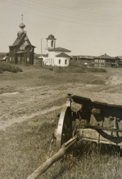 Янидор, урочище. Церковь Спаса Преображения (деревянная). архивная фотография, общий вид села Янидор летом 1978 г.