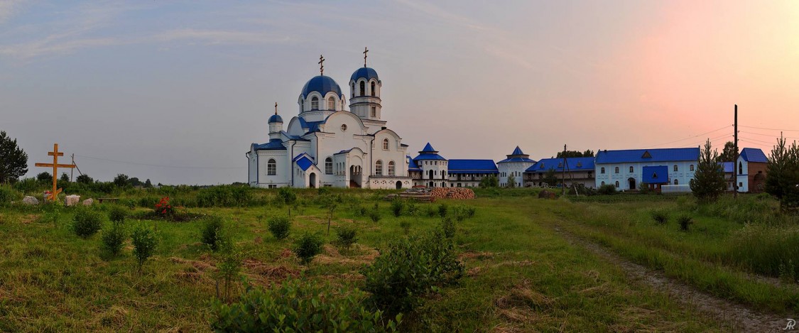 Церковь Рождества Христова, Подгорное (Чаинский район, Томская область). фасады, Вид со двора