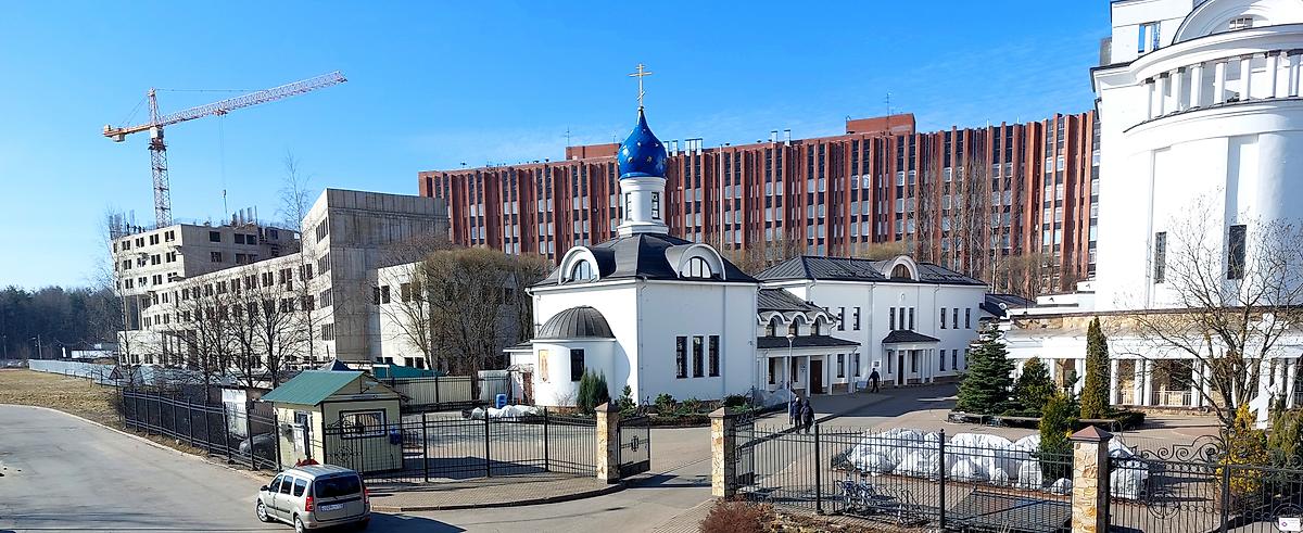 общий вид в ландшафте. Церковь Иннокентия, митрополита Московского при Ленинградской областной больнице, Выборгский район (Санкт-Петербург, г. Санкт-Петербург)