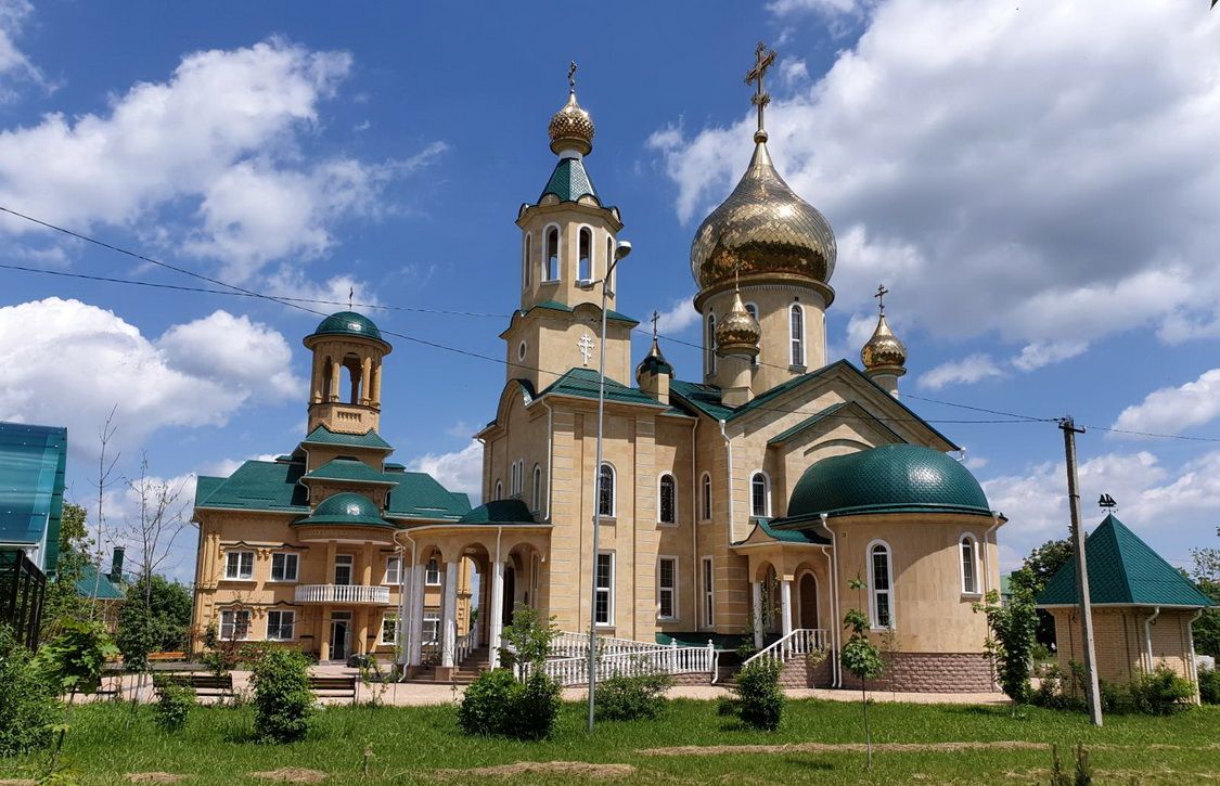 Пятигорский. Церковь Серафима Саровского. фасады