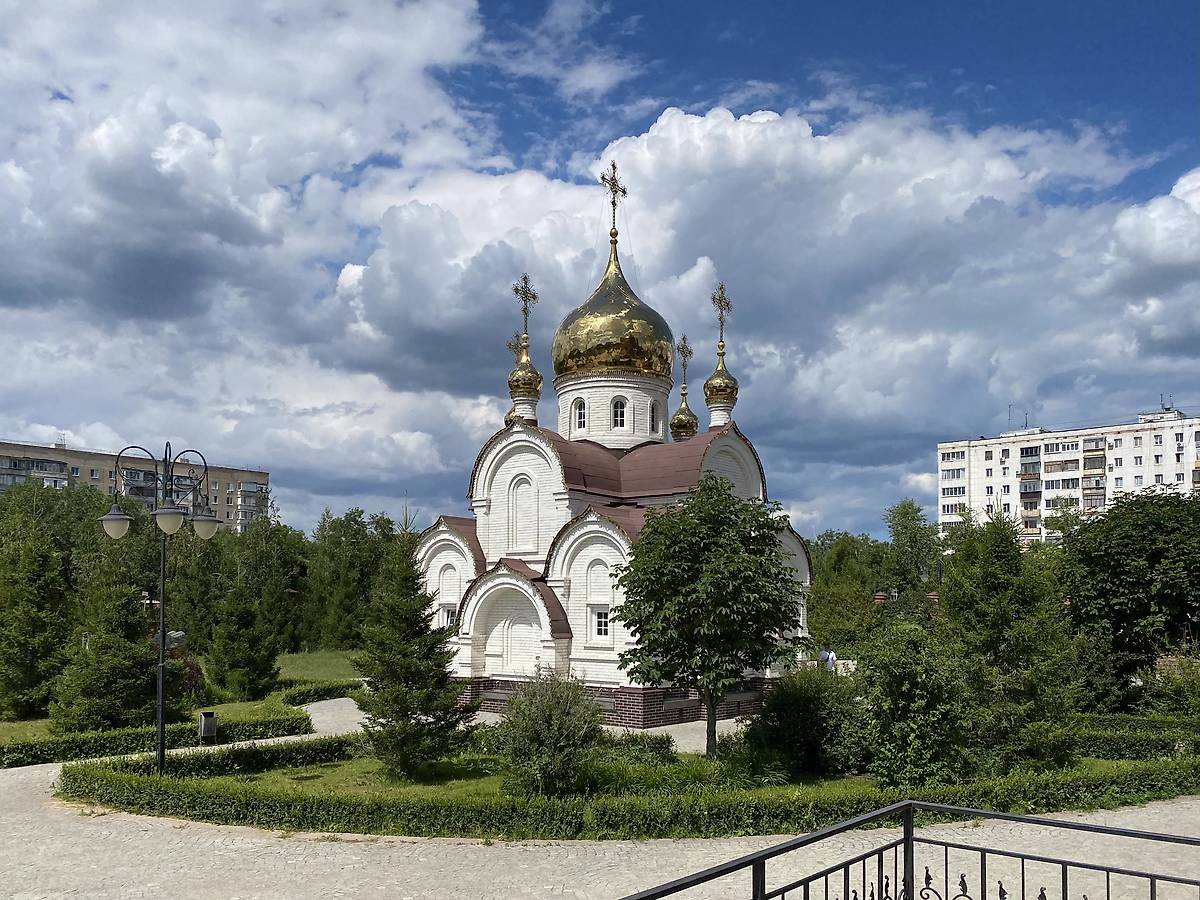 Вид с юга с крыльца собора, фасады. Водосвятная часовня при соборе Казанской иконы Божией Матери, Оренбург (Оренбург, город, Оренбургская область)