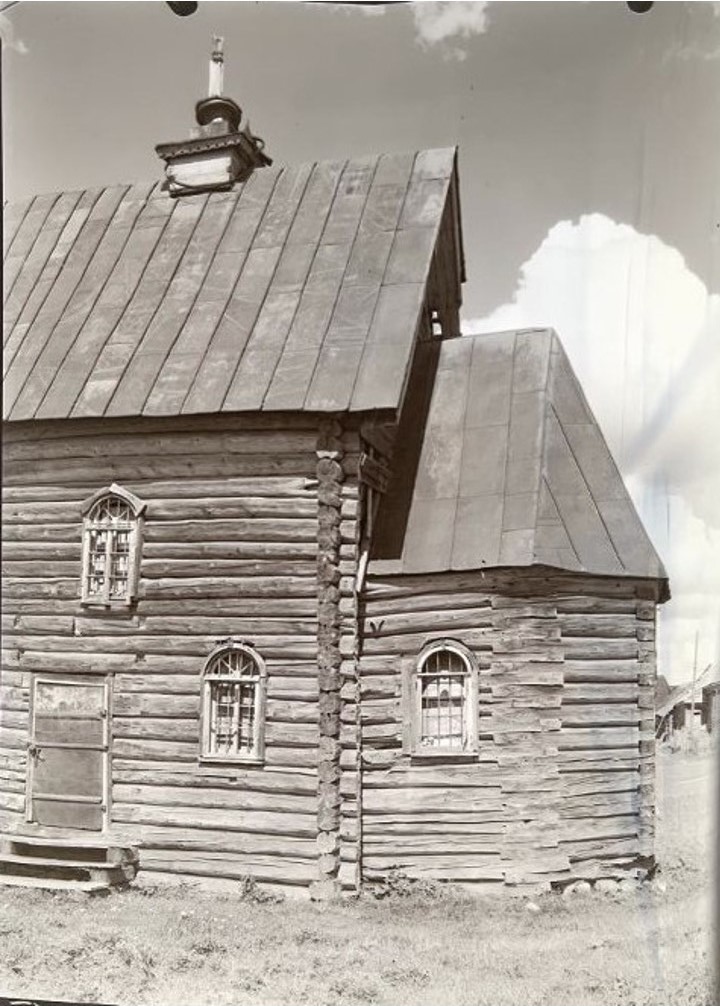 Церковь Ильи Пророка, Левково (Пушкинский район и гг. Ивантеевка, Королёв, Московская область). архивная фотография, Фрагмент южного фасада. Фото Клепикова П. В. 1946 г. из коллекции ГНИМА. (ГК № 48093804)