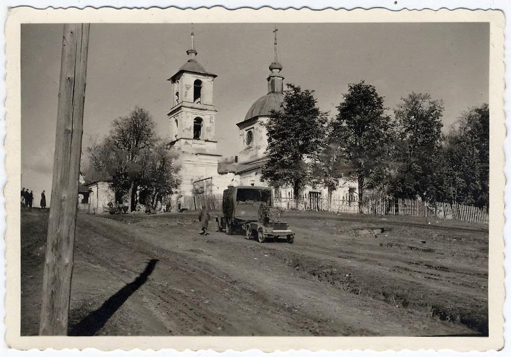 Фото 1942 г. с аукциона e-bay.de, архивная фотография. Церковь Покрова Пресвятой Богородицы, Сильковичи (Барятинский район, Калужская область)